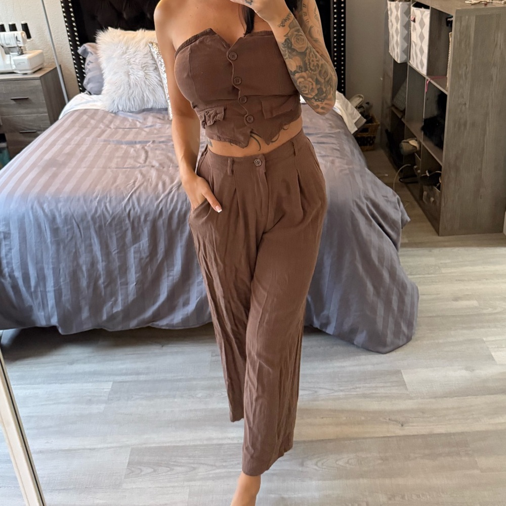 Brown Linen Capri Pant Set - Picture 3 of 5